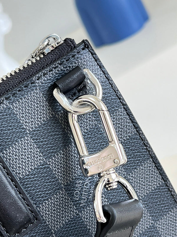 LOV - Luxurious Totes - 1611