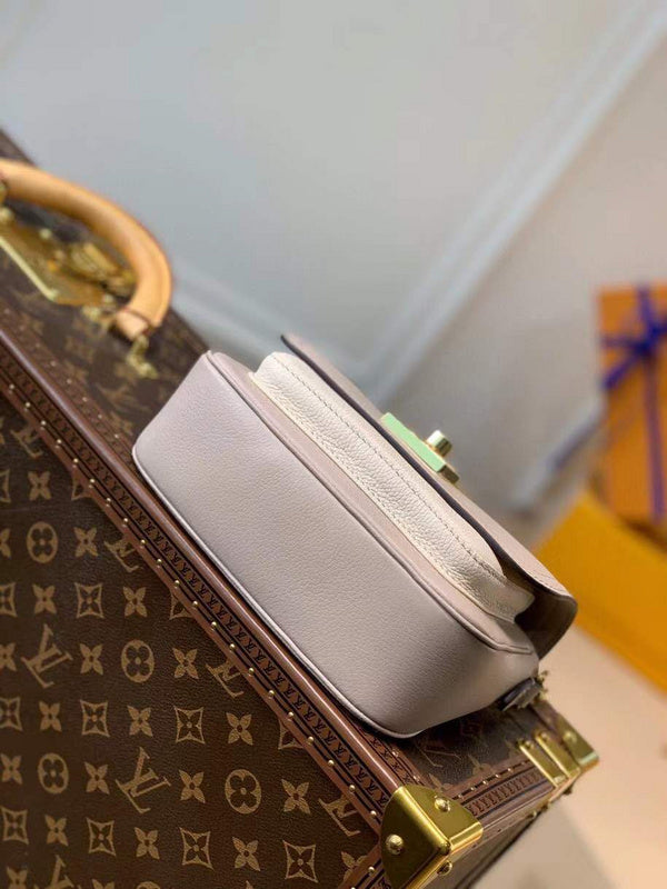 LOV - Luxurious Totes - 2400