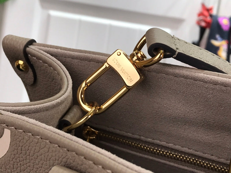 LOV - Luxurious Totes - 2486