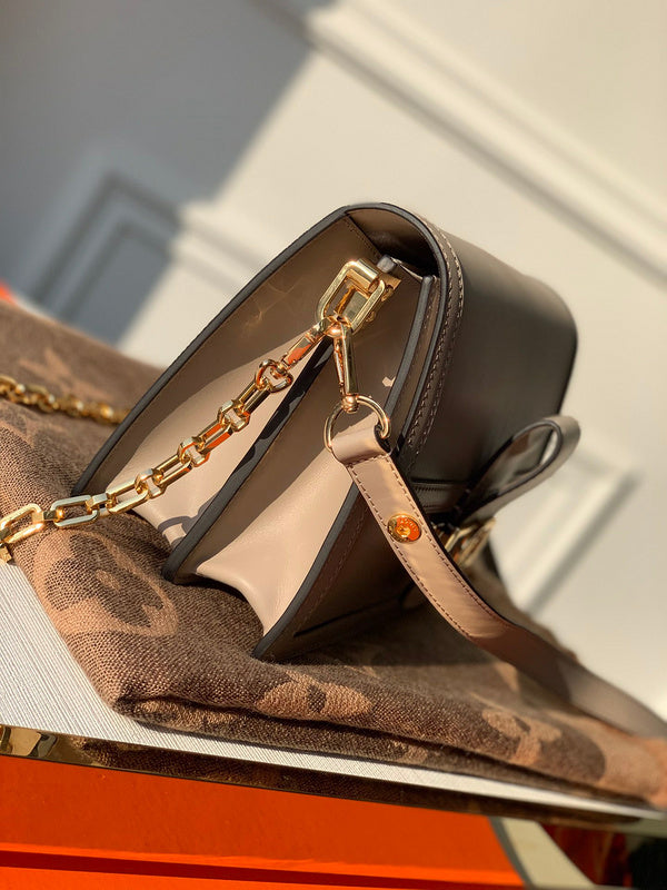 Luxurious Totes - Latest - 1919