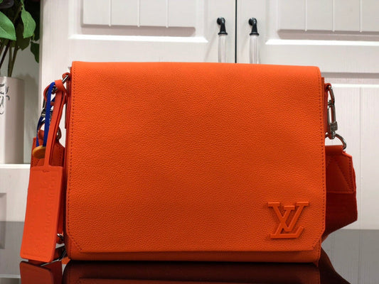 LOV - Luxurious Totes - 1815