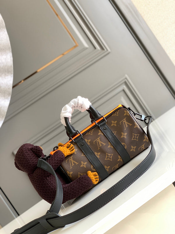 LOV - Luxurious Totes - 1857