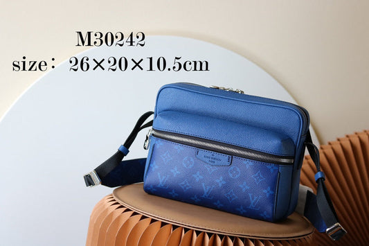 LOV - Luxurious Totes - 1005