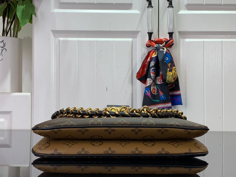 LOV - Luxurious Totes - 099