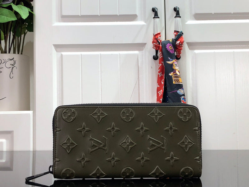 LOV - Luxurious Totes - 2255