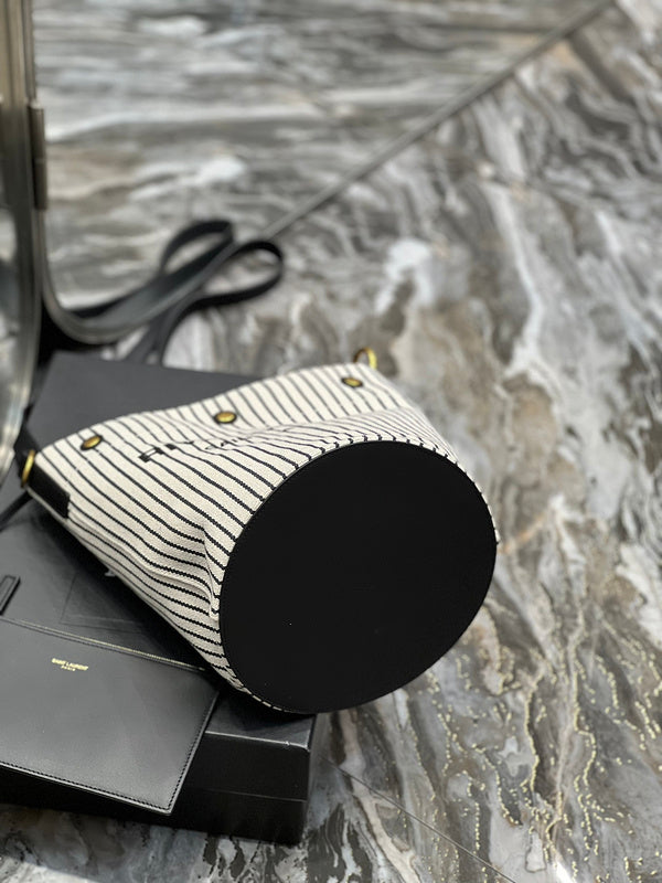 Luxurious Totes - Latest - 8114