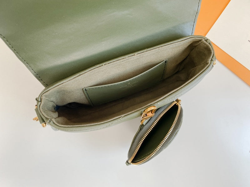 LOV - Luxurious Totes - 2435