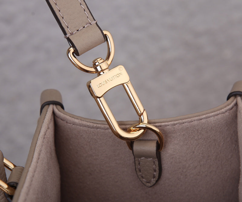 LOV - Luxurious Totes - 1593