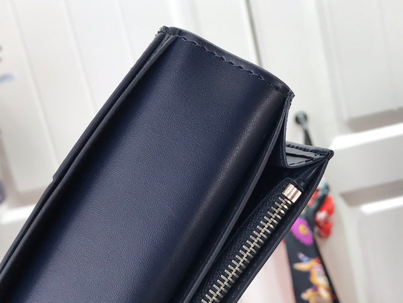 LOV - Luxurious Totes - 2428
