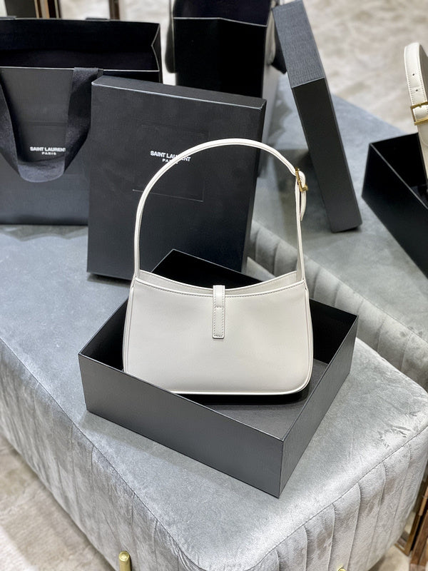 Luxurious Totes - Latest - 8831