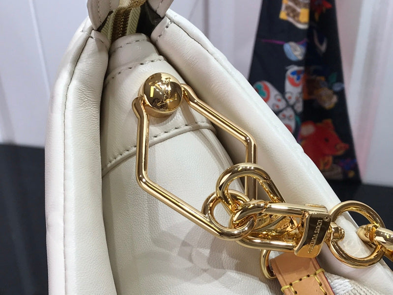 LOV - Luxurious Totes - 2490
